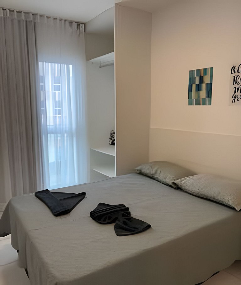 Flat 1 quarto em muro alto