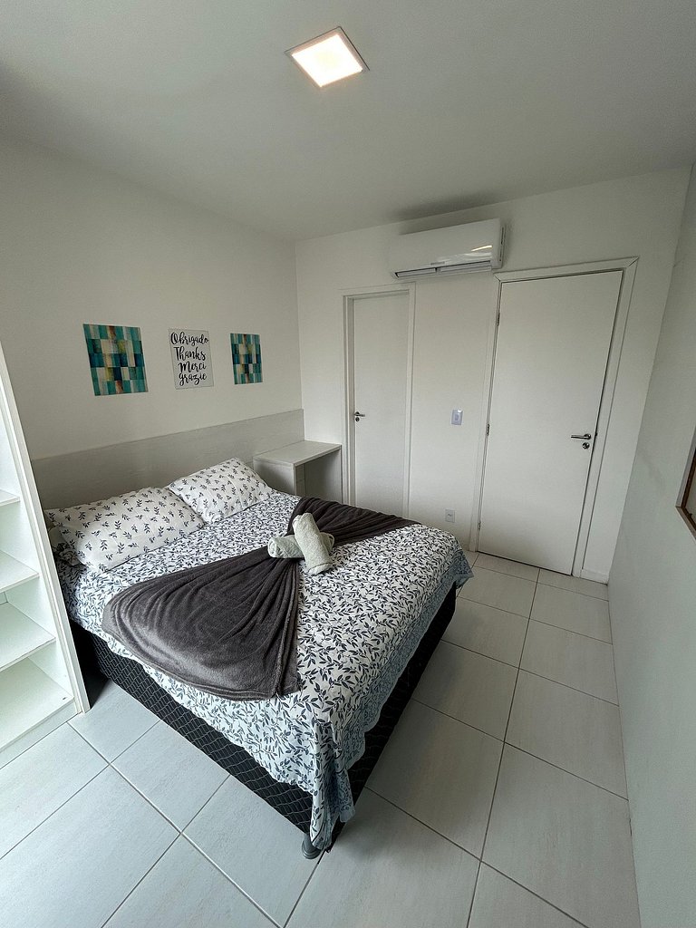 Flat 1 quarto em muro alto